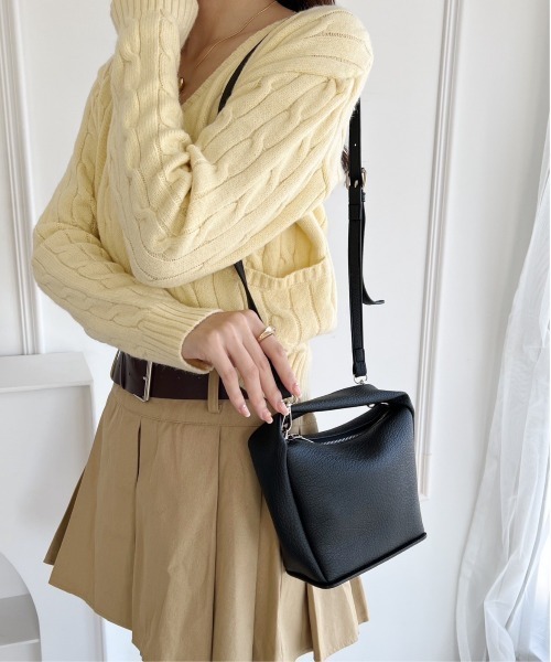 thank U more（サンキューモア）の「２WAY エコレザーワンショルダーミニＢＡＧ（ショルダーバッグ・レディース・ブラック/アイボリー・FREE）」の2枚目の写真