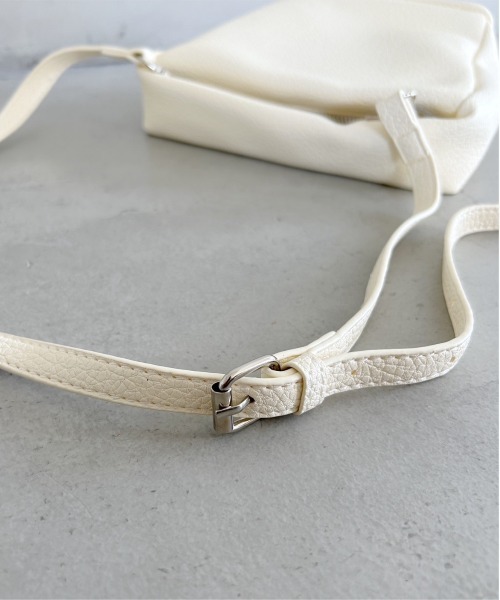 thank U more（サンキューモア）の「２WAY エコレザーワンショルダーミニＢＡＧ（ショルダーバッグ・レディース・ブラック/アイボリー・FREE）」の11枚目の写真