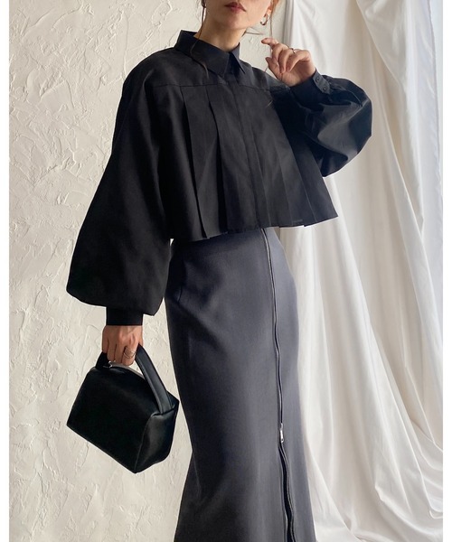 She's Closet（シーズクローゼット）の「襟付き長袖ショート丈タックプリーツブラウスシャツ（シャツ/ブラウス・レディース・ブラック/ホワイト/ブルー/グレー・FREE）」の5枚目の写真