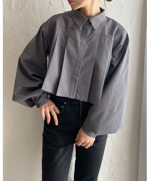 She's Closet（シーズクローゼット）の「襟付き長袖ショート丈タックプリーツブラウスシャツ（シャツ/ブラウス・レディース・ブラック/ホワイト/ブルー/グレー・FREE）」の6枚目の写真