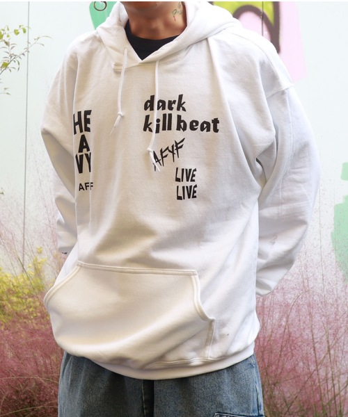 AFYF(エーエフワイエフ)の「AFYF GILDAN BODYSOUVENIR HOODED SW3/ギルダンボディ スーベニアフーディ スウェットパーカー(パーカー・メンズ・ホワイト系その他2/ブラック系その他2/ブラック系その他/ホワイト系その他/ブラック系その他7/ブラック系/ホワイト系その他3/ブラック系その他4/ブラック系その他6/ホワイト系その他5/ホワイト系その他6/ホワイト系その他7/ホワイト系/ホワイト系その他4/ブラック系その他3/ブラック系その他5・FREE)」の2枚目の写真