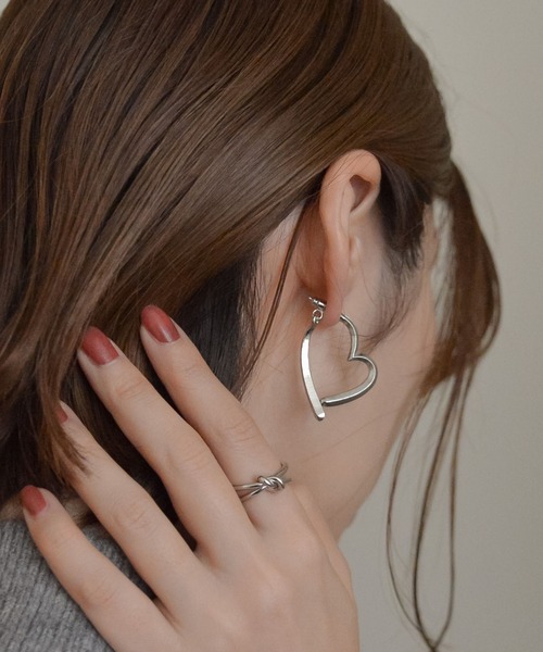styiro(スタイロ)の「ニッケルフリー ハートデザイン チャームキャッチピアス(ピアス(両耳用)・レディース・シルバー/ゴールド・FREE)」の11枚目の写真