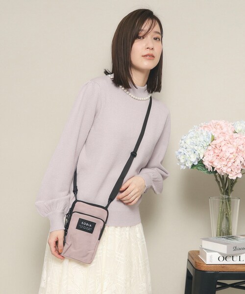 ITS'DEMO（イッツデモ）の「◆【ポケ4／撥水／ユニセックスOK／お出かけにおススメ】ナイロンスマホショルダー（ショルダーバッグ・レディース・ブラック/ライトベージュ/パープル・00）」の4枚目の写真