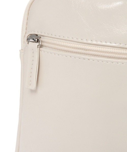 LOWRYS FARM（ローリーズファーム）の「ハンドルストラップツキバック　100168（ショルダーバッグ・レディース・ブラック/アイボリー/グレー・FREE）」の13枚目の写真