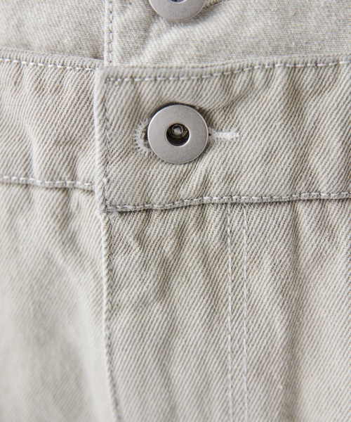 ear PAPILLONNER（イアパピヨネ）の「《セットアップ可》デニムサロペット【SUM1 STYLE(スミスタイル)】（サロペット/オーバーオール・レディース・ライトグレー/ダークグレー・FREE）」の20枚目の写真