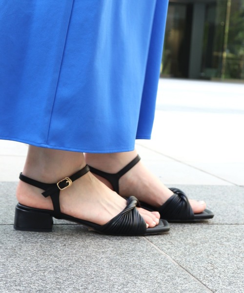 Chiaki Katagiri（チアキカタギリ）の「アンクルストラップサンダル【CHIAKI KATAGIRI】（サンダル・レディース・グリーン/ブラック/ベージュ・02/04/03/01/00）」の2枚目の写真