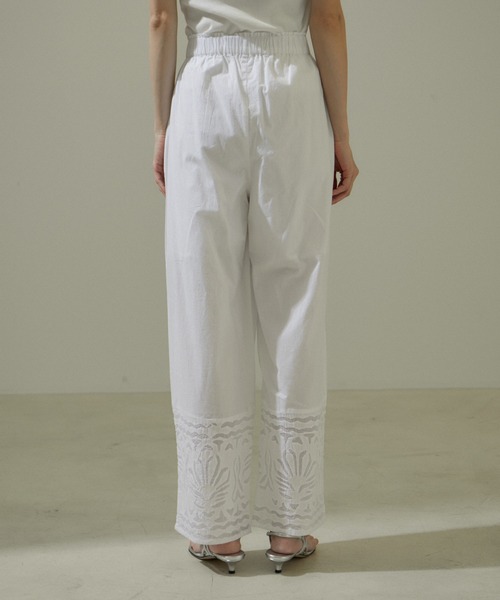 SALON adam et rope'（サロン アダム エ ロペ）の「【WEB限定】ハンドアップリケ刺繍イージーパンツ（その他パンツ・レディース・ブラック/オフホワイト/ラベンダー・FREE）」の10枚目の写真