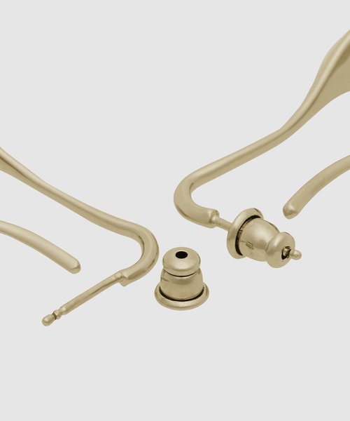 LEMAIRE（ルメール）の「SHORT DROP EARRINGS（ピアス（両耳用）・レディース・ゴールド・OS）」の3枚目の写真