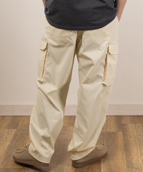 SlashDate（スラッシュデイト）の「ナチュラルストレッチワイドカーゴパンツ/オーバーサイズ/裾ドローコード（カーゴパンツ・メンズ・ホワイト/グリーン/マスタード/ブラック/ブルー・M/L/XL）」の9枚目の写真