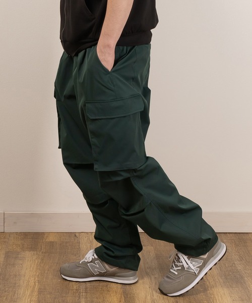 SlashDate（スラッシュデイト）の「ナチュラルストレッチワイドカーゴパンツ/オーバーサイズ/裾ドローコード（カーゴパンツ・メンズ・ホワイト/グリーン/マスタード/ブラック/ブルー・M/L/XL）」の12枚目の写真