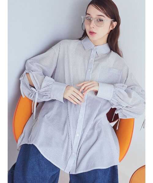 earth music&ecology（アースミュージックアンドエコロジー）の「袖スリットリボンロングシャツ（シャツ/ブラウス・レディース・グレー/サックスブルー/ブルー・FREE）」の6枚目の写真