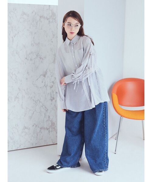 earth music&ecology（アースミュージックアンドエコロジー）の「袖スリットリボンロングシャツ（シャツ/ブラウス・レディース・グレー/サックスブルー/ブルー・FREE）」の8枚目の写真