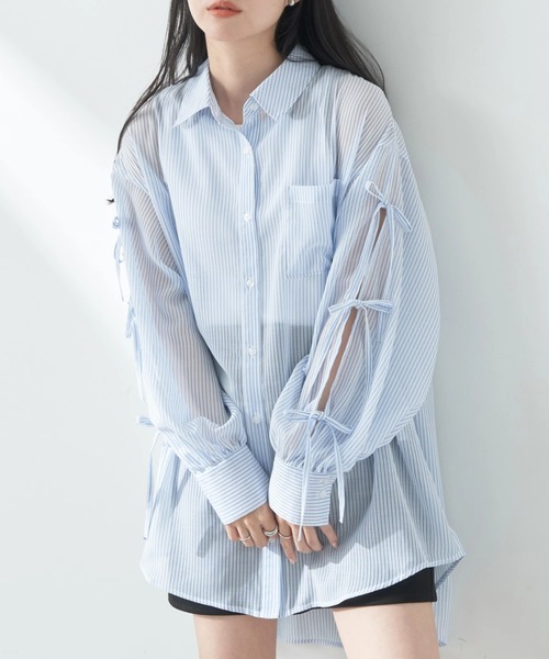 earth music&ecology（アースミュージックアンドエコロジー）の「袖スリットリボンロングシャツ（シャツ/ブラウス・レディース・グレー/サックスブルー/ブルー・FREE）」の2枚目の写真