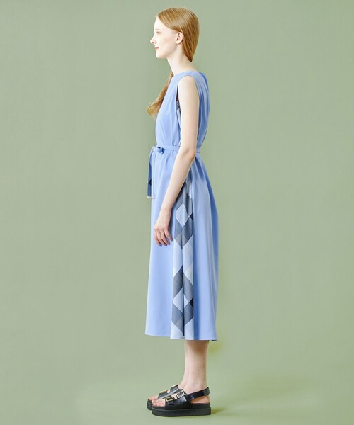 BLUE LABEL CRESTBRIDGE（ブルーレーベルクレストブリッジ）の