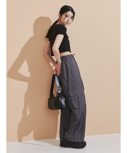 MURUA(ムルーア)の「ラインカーゴパンツ(カーゴパンツ・レディース・グレー/ホワイト/グリーン・2/1)」の6枚目の写真