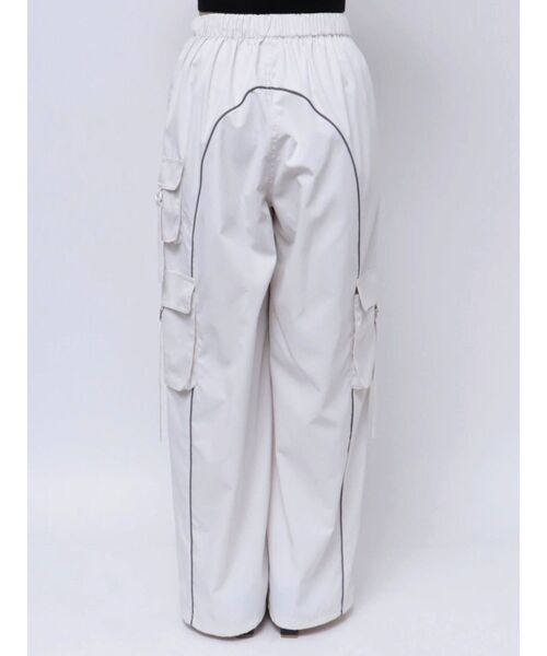 MURUA(ムルーア)の「ラインカーゴパンツ(カーゴパンツ・レディース・グレー/ホワイト/グリーン・2/1)」の17枚目の写真