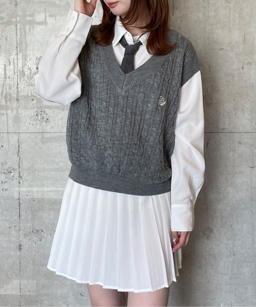 Clane  ベスト　ニット　アイボリー　ケーブル ケーブルニットベストがついに発売になりました！今季の