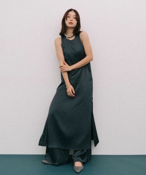「大人気 新入荷 新品」に該当するファッション通販 HANNE（アン）の「サテンレイヤードオールインワン（つなぎ サロペット・オーバーオール・オールインワン
