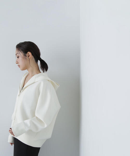 NATURAL BEAUTY BASIC(ナチュラルビューティーベーシック)の「◇ダンボールシリーズ フーディーフォルムブルゾン(パーカー・レディース・オフホワイト/チャコールグレー/グレー・FREE)」の14枚目の写真