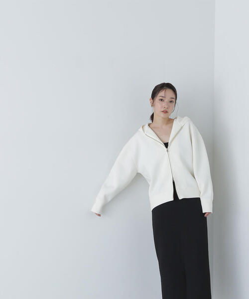 NATURAL BEAUTY BASIC(ナチュラルビューティーベーシック)の「◇ダンボールシリーズ フーディーフォルムブルゾン(パーカー・レディース・オフホワイト/チャコールグレー/グレー・FREE)」の15枚目の写真