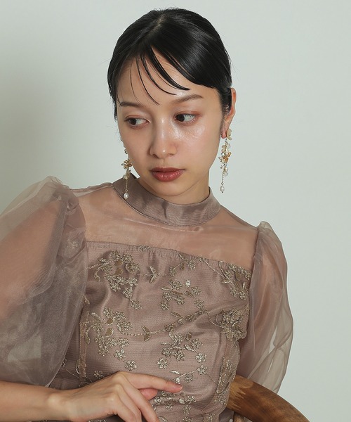 Kana(カナ)の「フラワー ビーズ パール ミックス ロングピアス 結婚式 お呼ばれ パーティー オケージョン(ピアス(両耳用)・レディース・シルバー/ゴールド・フリー)」の6枚目の写真