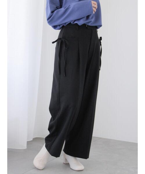 Te chichi TERRASSE(テチチテラス)の「サイドリボンセンタープレスパンツ(その他パンツ・レディース・チャコールグレー/ブラック/ベージュ・F)」の1枚目の写真