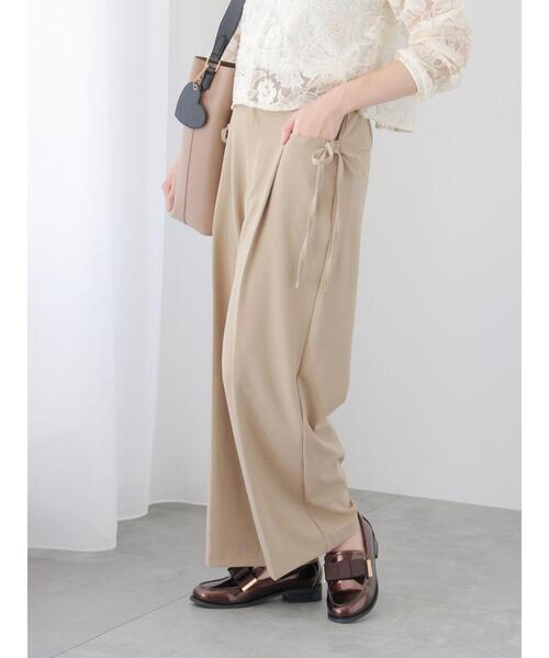 Te chichi TERRASSE(テチチテラス)の「サイドリボンセンタープレスパンツ(その他パンツ・レディース・チャコールグレー/ブラック/ベージュ・F)」の4枚目の写真
