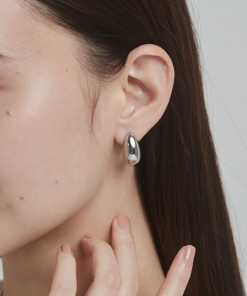 ciite' surgical stainless(シーテサージカルステンレス)の「【 金属アレルギー対応 】 ぷっくりピアス サージカルステンレス (両耳用)(ピアス(両耳用)・レディース・ゴールド/シルバー・FREE)」の2枚目の写真
