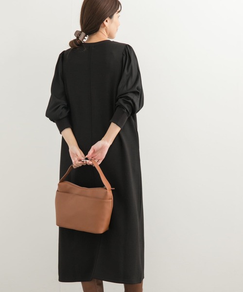 URBAN RESEARCH DOORS(アーバンリサーチドアーズ)の「ボリュームスリーブドッキングワンピース(ワンピース・レディース・ブラック/モカ・MEDIUM)」の20枚目の写真