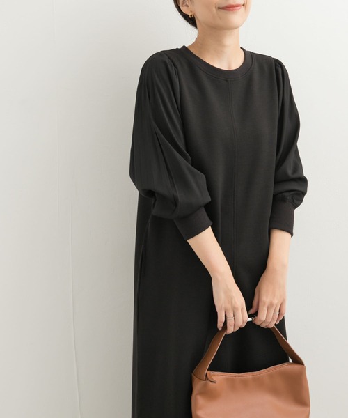 URBAN RESEARCH DOORS(アーバンリサーチドアーズ)の「ボリュームスリーブドッキングワンピース(ワンピース・レディース・ブラック/モカ・MEDIUM)」の21枚目の写真