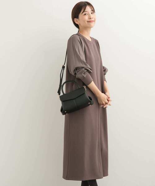 URBAN RESEARCH DOORS(アーバンリサーチドアーズ)の「ボリュームスリーブドッキングワンピース(ワンピース・レディース・ブラック/モカ・MEDIUM)」の5枚目の写真