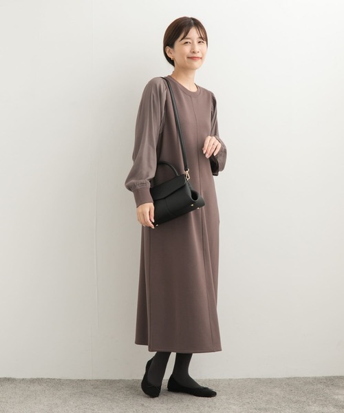 URBAN RESEARCH DOORS(アーバンリサーチドアーズ)の「ボリュームスリーブドッキングワンピース(ワンピース・レディース・ブラック/モカ・MEDIUM)」の11枚目の写真