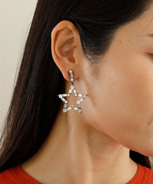 遊び心☻ブラックスターと女の子モチーフピアス （シャワービーズ  