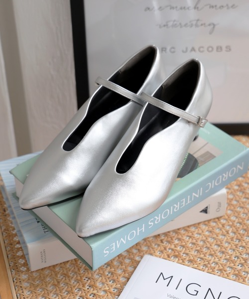 VIVIAN（ヴィヴィアン）の「履きごこちやみつき感激 ポインテッドトゥスリットストラップ5cmプレートヒールパンプス（パンプス・レディース・シルバー/ブラック系その他2/ホワイト系その他5・21.5/22/22.5/23/23.5/24/24.5/25/25.5/26）」の3枚目の写真