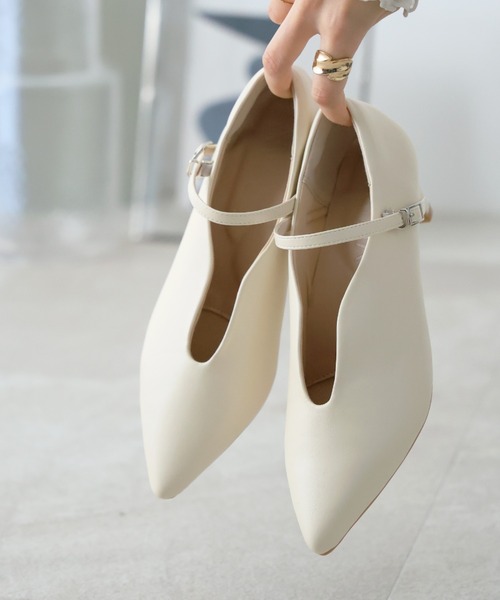 VIVIAN（ヴィヴィアン）の「履きごこちやみつき感激 ポインテッドトゥスリットストラップ5cmプレートヒールパンプス（パンプス・レディース・シルバー/ブラック系その他2/ホワイト系その他5・21.5/22/22.5/23/23.5/24/24.5/25/25.5/26）」の13枚目の写真