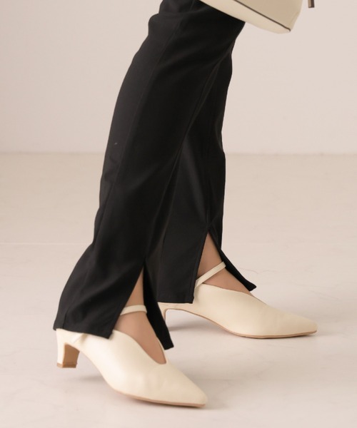 VIVIAN（ヴィヴィアン）の「履きごこちやみつき感激 ポインテッドトゥスリットストラップ5cmプレートヒールパンプス（パンプス・レディース・シルバー/ブラック系その他2/ホワイト系その他5・21.5/22/22.5/23/23.5/24/24.5/25/25.5/26）」の17枚目の写真