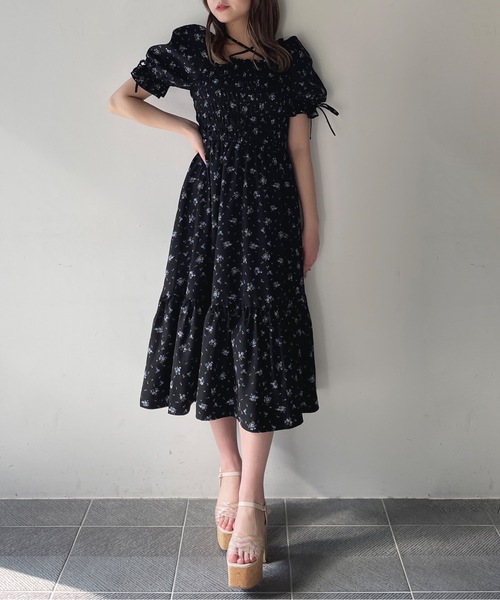 one way(ワンウェイ)の「袖ドロストシャーリングワンピース(ワンピース・レディース・ホワイト/ブラック系その他/ブラック系その他2/ブルー系その他/ブラウン/ホワイト系その他・MEDIUM/SMALL)」の3枚目の写真