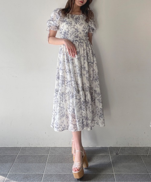 one way(ワンウェイ)の「袖ドロストシャーリングワンピース(ワンピース・レディース・ホワイト/ブラック系その他/ブラック系その他2/ブルー系その他/ブラウン/ホワイト系その他・MEDIUM/SMALL)」の6枚目の写真