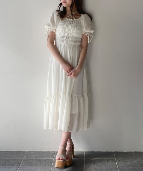 one way(ワンウェイ)の「袖ドロストシャーリングワンピース(ワンピース・レディース・ホワイト/ブラック系その他/ブラック系その他2/ブルー系その他/ブラウン/ホワイト系その他・MEDIUM/SMALL)」の12枚目の写真