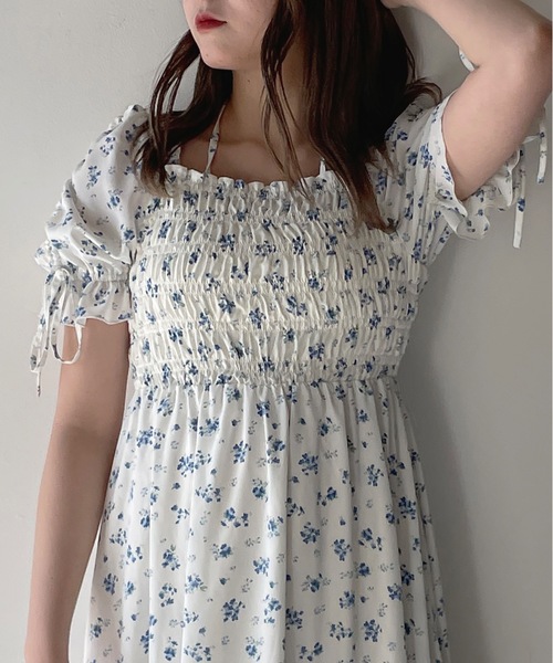 one way(ワンウェイ)の「袖ドロストシャーリングワンピース(ワンピース・レディース・ホワイト/ブラック系その他/ブラック系その他2/ブルー系その他/ブラウン/ホワイト系その他・MEDIUM/SMALL)」の15枚目の写真