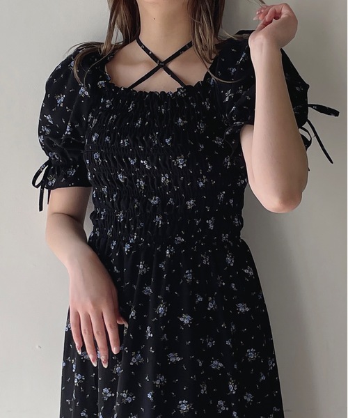 one way(ワンウェイ)の「袖ドロストシャーリングワンピース(ワンピース・レディース・ホワイト/ブラック系その他/ブラック系その他2/ブルー系その他/ブラウン/ホワイト系その他・MEDIUM/SMALL)」の22枚目の写真