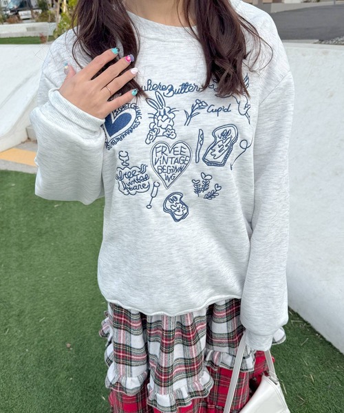 frunco(フランコ)の「【各サイト限定価格】落書き刺繍トレーナー(スウェット・レディース・グレー・MEDIUM)」の15枚目の写真