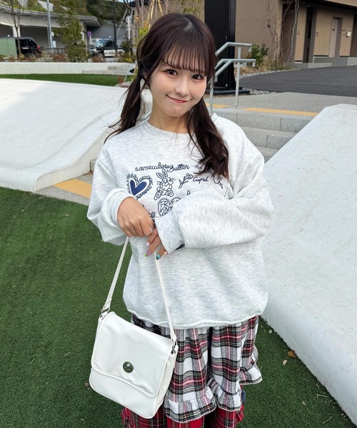 frunco(フランコ)の「【各サイト限定価格】落書き刺繍トレーナー(スウェット・レディース・グレー・MEDIUM)」の13枚目の写真