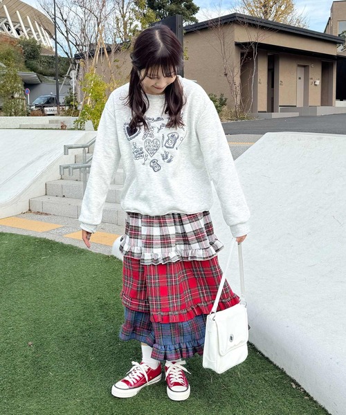 frunco(フランコ)の「【各サイト限定価格】落書き刺繍トレーナー(スウェット・レディース・グレー・MEDIUM)」の9枚目の写真