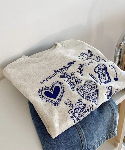 frunco(フランコ)の「【各サイト限定価格】落書き刺繍トレーナー(スウェット・レディース・グレー・MEDIUM)」の5枚目の写真