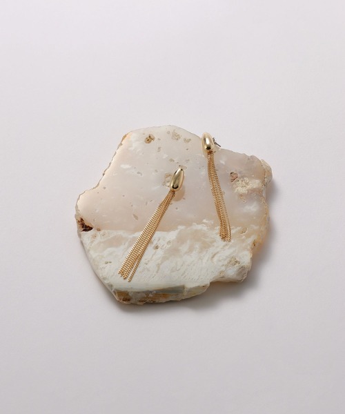 GLOBAL WORK(グローバルワーク)の「MATINEE LINE/チェーンフリンジピアス/288882(ピアス(両耳用)・レディース・ゴールド/シルバー・ONE SIZE)」の3枚目の写真