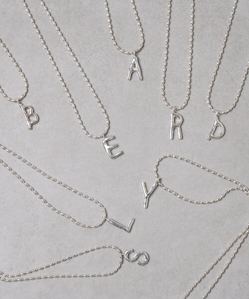 BEARDSLEY（ビアズリー）の「イニシャルネックレス(D)（ネックレス・レディース・シルバー・FREE）」の8枚目の写真