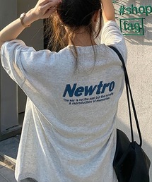 《6色展開/3サイズ展開》ゆるっとしたシルエット1枚でサマになる春夏ロゴプリントTシャツ