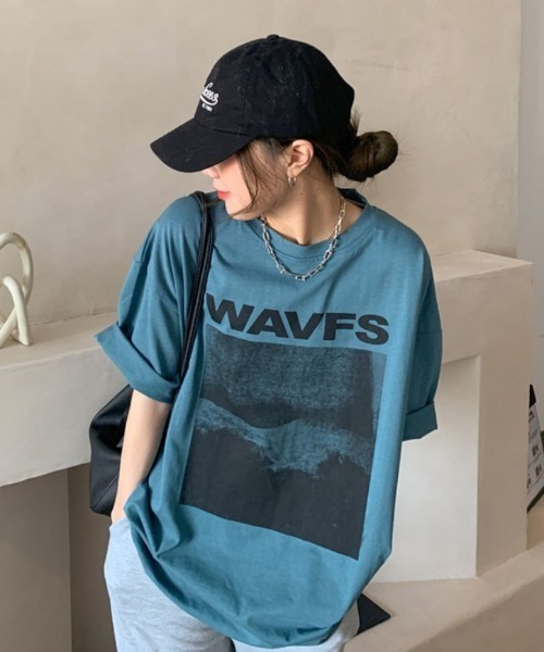maison de LATIR(メゾンドラティール)の「《6色展開/3サイズ展開》ゆるっとしたシルエット1枚でサマになる春夏ロゴプリントTシャツ(Tシャツ/カットソー・レディース・グレー/ブルー/ホワイト/ピンク/グレー系1/ネイビー・M/L/XL)」の14枚目の写真