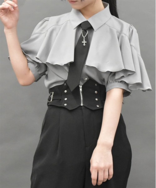 axes femme POETIQUE（アクシーズファムポエティック）の「タイ付ラッフルフリル半袖ブラウス（シャツ/ブラウス・レディース・ホワイト/グレー/ブラック・MEDIUM）」の3枚目の写真